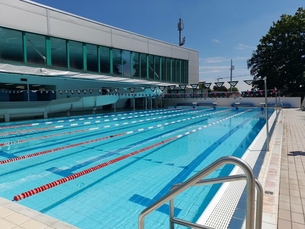 Outside pool Nausicaa Waterloo