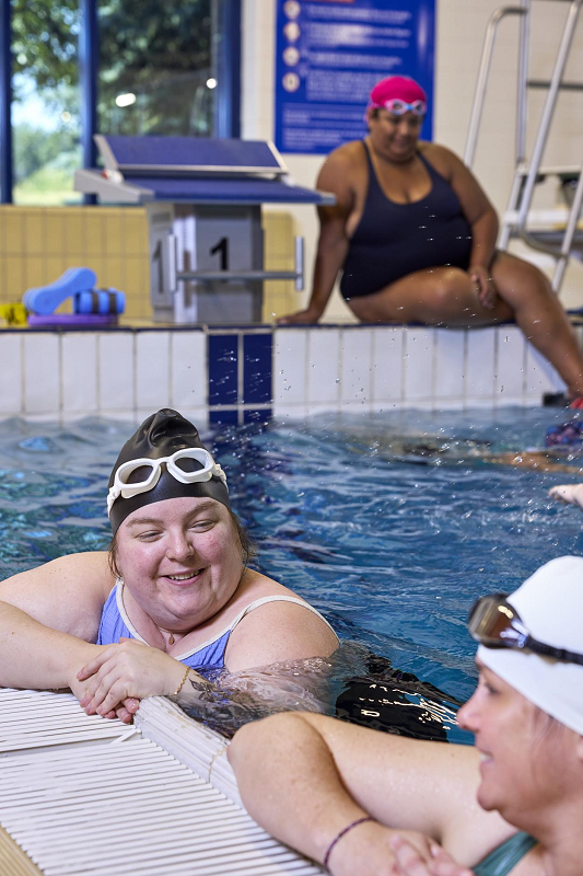 PISCINE D'IXELLES - CRÉNEAU INCLUSIF POUR PERSONNES GROSSES